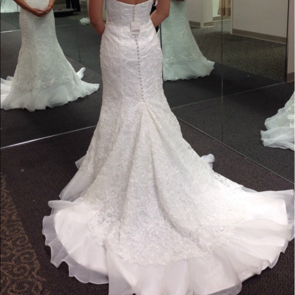 Wedding Dress - Picture 2 of 8